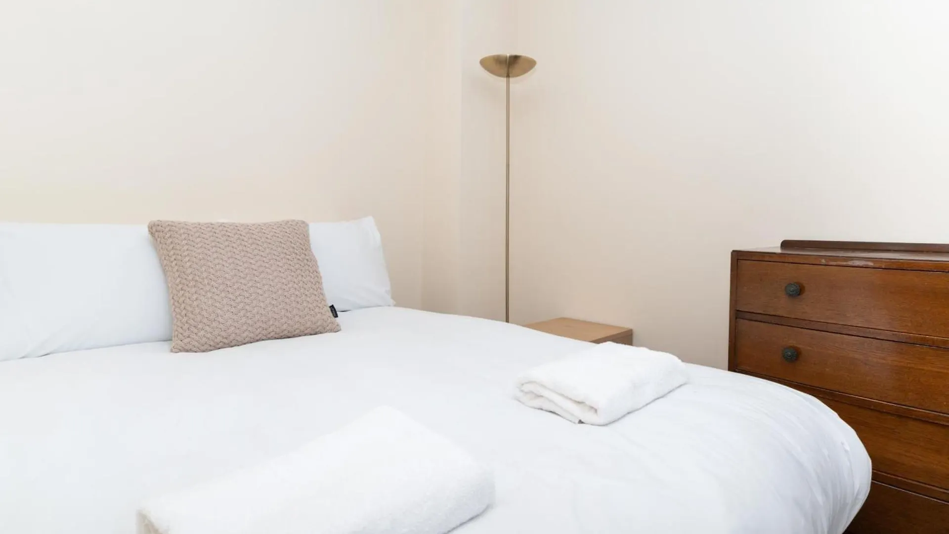 Brilliantly Located 2Bd Flat Heart Of Edinburgh! Lägenhet