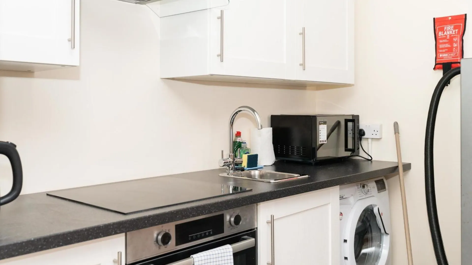 Brilliantly Located 2Bd Flat Heart Of Edinburgh! Lägenhet